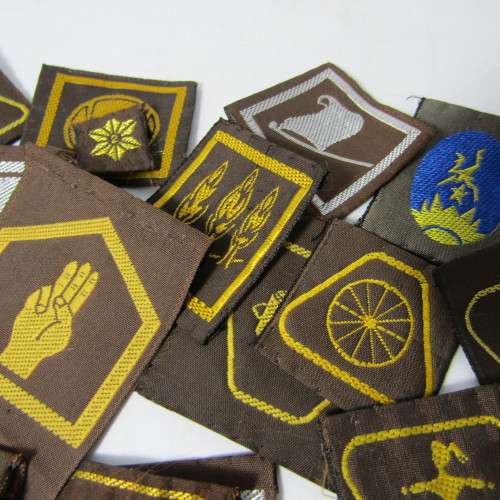 Large Lot of vintage Girl Guides Brownies badges