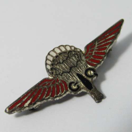 GQ Parachute metal wings badge