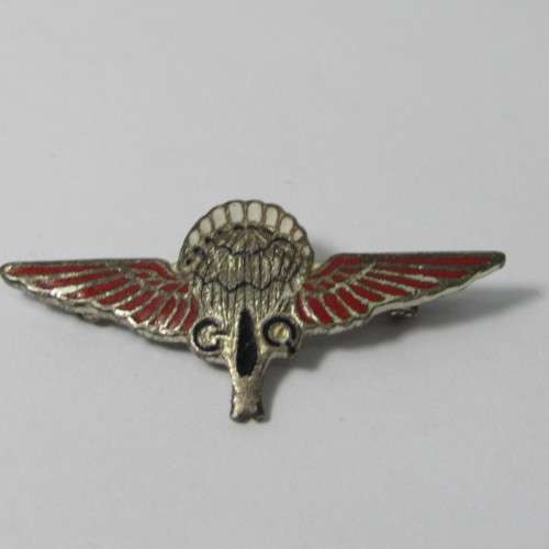 GQ Parachute metal wings badge