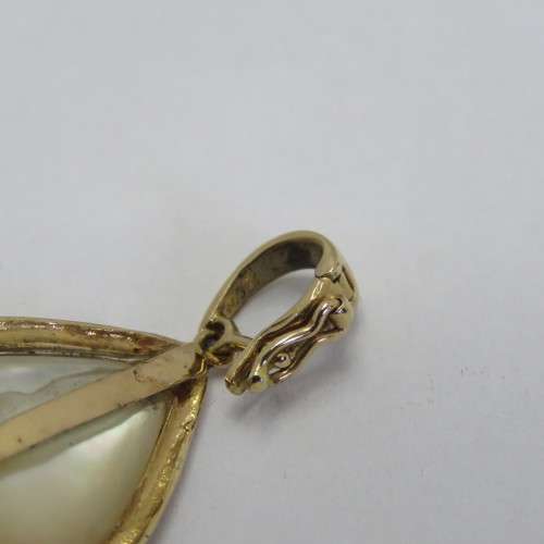 14kt Gold mabe pearl pendant - Weighs 3,4 g