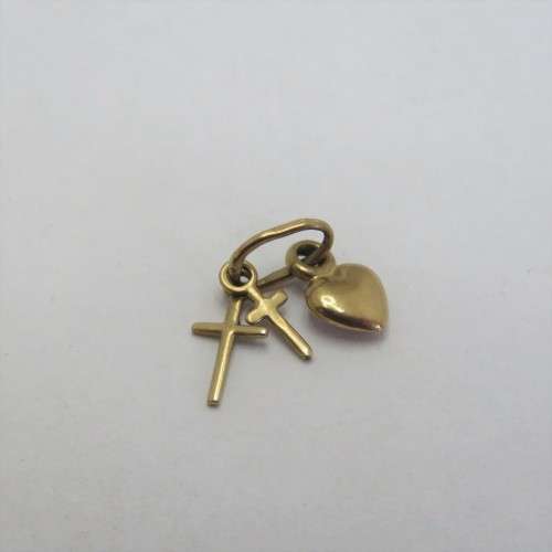 9kt Gold crosses and heart charm - Weighs 0,4 g