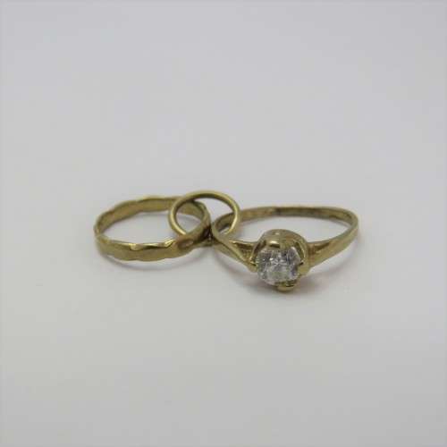 9kt Gold Miniature ring set charm - Weighs 0,9 g