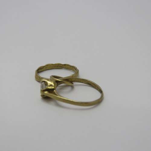 9kt Gold Miniature ring set charm - Weighs 0,9 g