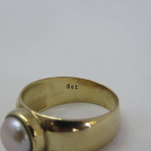 9kt Gold Mabe pearl ring - Weighs 4,5 g - Size P