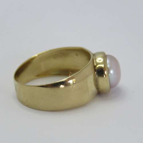 9kt Gold Mabe pearl ring - Weighs 4,5 g - Size P