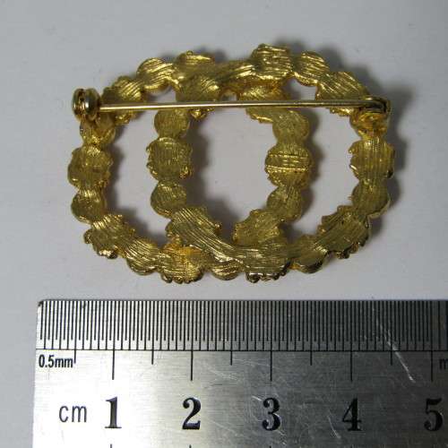Vintage Gold coloured costume jewellery brooch
