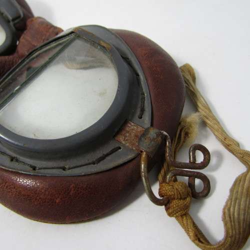 WW2 RAF Pilot aviator goggles - marked AM