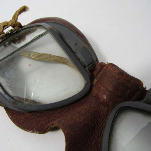 WW2 RAF Pilot aviator goggles - marked AM