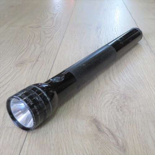 Mag-Lite Flashlight - Made by Mag Instrument - Needs batteries - 43 cm