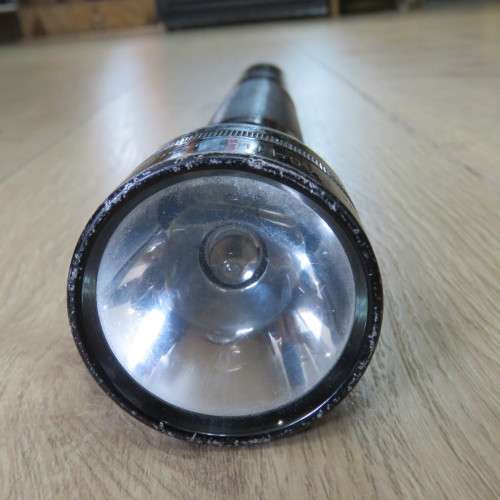 Mag-Lite Flashlight - Made by Mag Instrument - Needs batteries - 43 cm