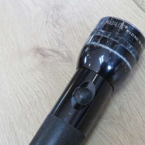Mag-Lite Flashlight - Made by Mag Instrument - Needs batteries - 43 cm