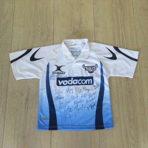 Blue Bulls Vodacom kiddies size 7 Rugby Jersey signed by players - Some dirt marks
