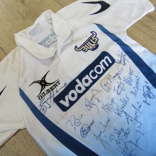 Blue Bulls Vodacom kiddies size 7 Rugby Jersey signed by players - Some dirt marks