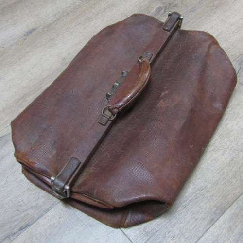 Vintage leather gentleman`s / doctors bag - rarely seen and needs some attention inside -  49 x 42cm