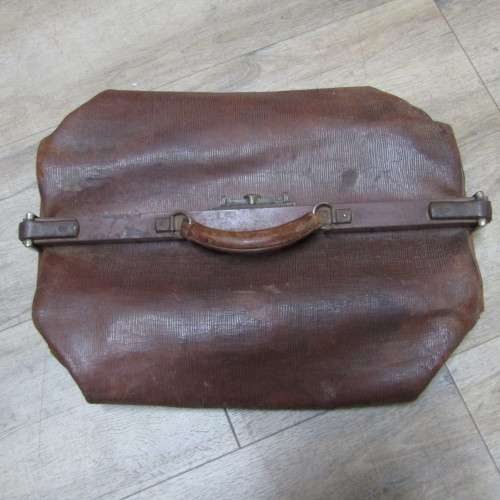 Vintage leather gentleman`s / doctors bag - rarely seen and needs some attention inside -  49 x 42cm