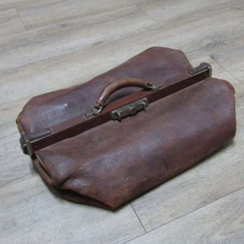 Vintage leather gentleman`s / doctors bag - rarely seen and needs some attention inside -  49 x 42cm