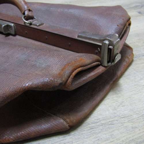 Vintage leather gentleman`s / doctors bag - rarely seen and needs some attention inside -  49 x 42cm