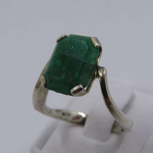 Sterling Silver ring with Emerald - weighs 4.3 grams - size P/8 - emerald 12.5mm x 9.7mm