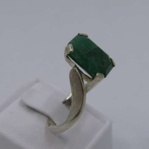Sterling Silver ring with Emerald - weighs 4.3 grams - size P/8 - emerald 12.5mm x 9.7mm