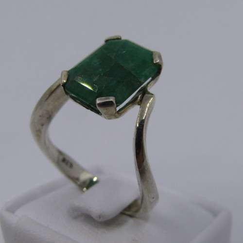 Sterling Silver ring with Emerald - weighs 4.3 grams - size P/8 - emerald 12.5mm x 9.7mm