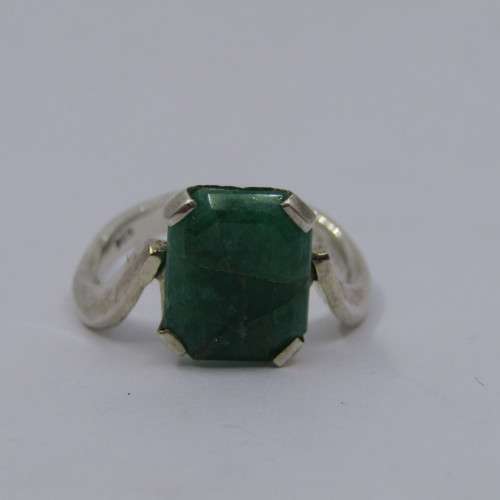 Sterling Silver ring with Emerald - weighs 4.3 grams - size P/8 - emerald 12.5mm x 9.7mm
