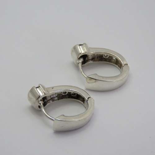 Pair of sterling silver earrings with black and white stones - Weighs 5,0 grams