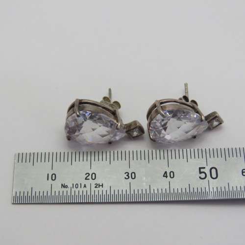 Sterling silver teardrop earrings with clear stones - Weighs 9,0 g