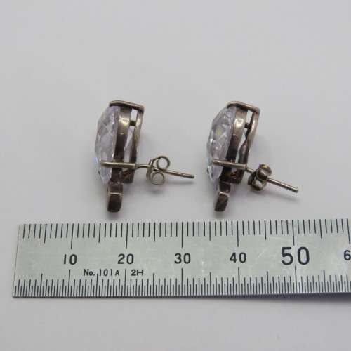 Sterling silver teardrop earrings with clear stones - Weighs 9,0 g