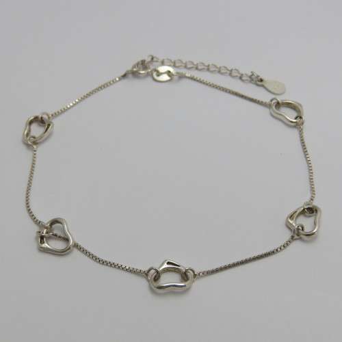 Sterling sliver bracelet with hearts - Weighs 3,0 grams - Length 25,5 cm