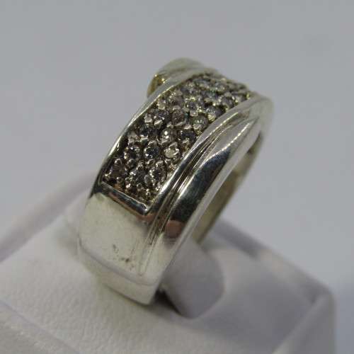 Sterling silver ring with clear stones - weighs 9,2g - size L/6