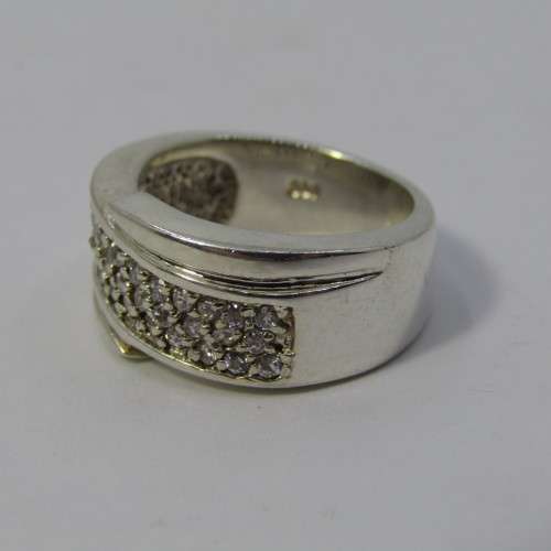 Sterling silver ring with clear stones - weighs 9,2g - size L/6
