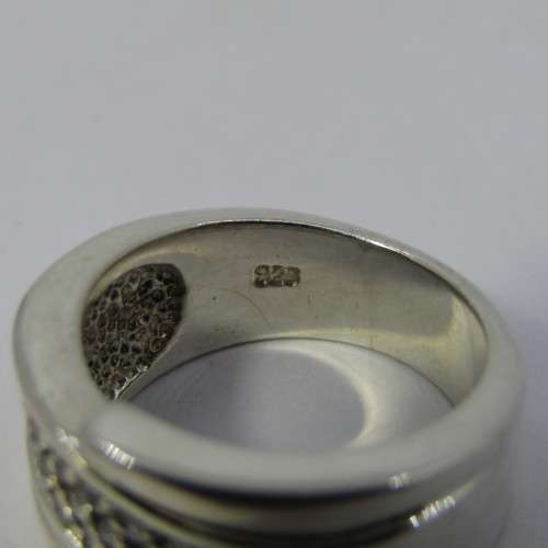 Sterling silver ring with clear stones - weighs 9,2g - size L/6