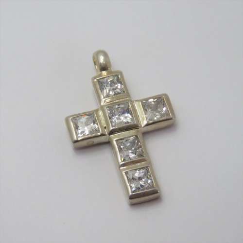 Sterling silver cross pendant with clear stones - Weighs 7,2 g