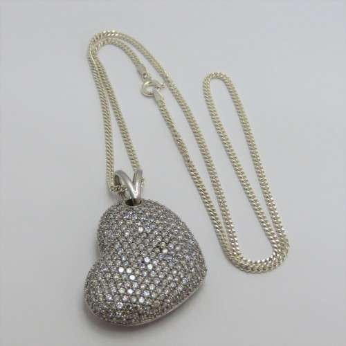 Sterling silver heart pendant and necklace with clear stones - Weighs 22,7 g - Length 49 cm