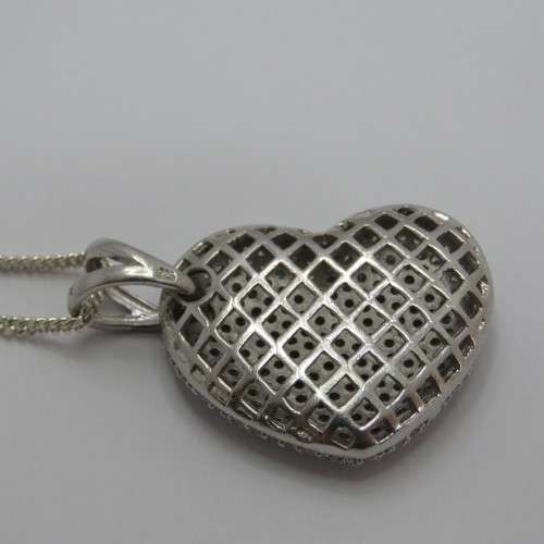 Sterling silver heart pendant and necklace with clear stones - Weighs 22,7 g - Length 49 cm