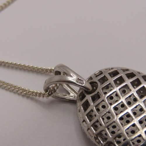 Sterling silver heart pendant and necklace with clear stones - Weighs 22,7 g - Length 49 cm