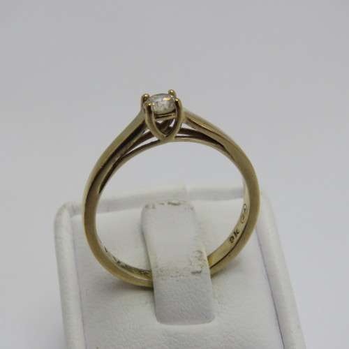 9kt Gold forever Solitaire diamond ring with 0,25 ct diamond with certificate - Color K/L