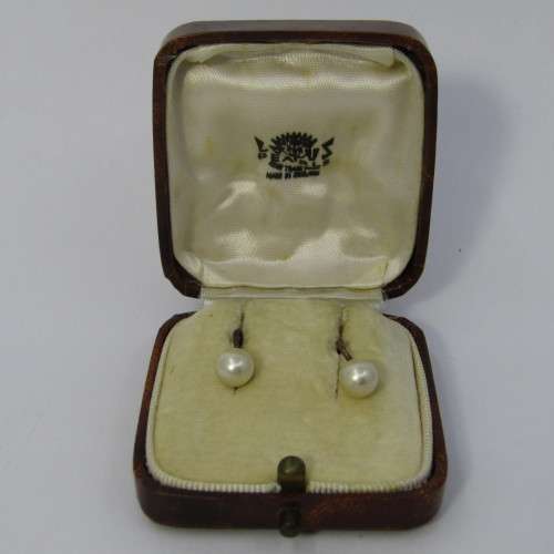 Pair of vintage Silver pearl screw on earrings