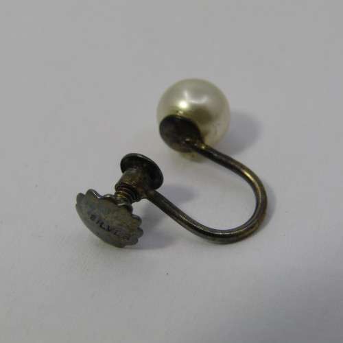 Pair of vintage Silver pearl screw on earrings