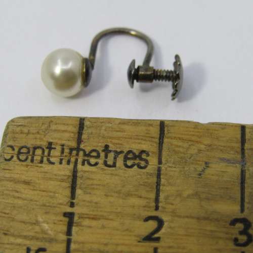 Pair of vintage Silver pearl screw on earrings