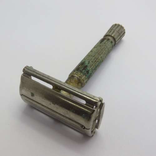 Vintage screw open safety razor