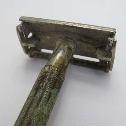Vintage screw open safety razor