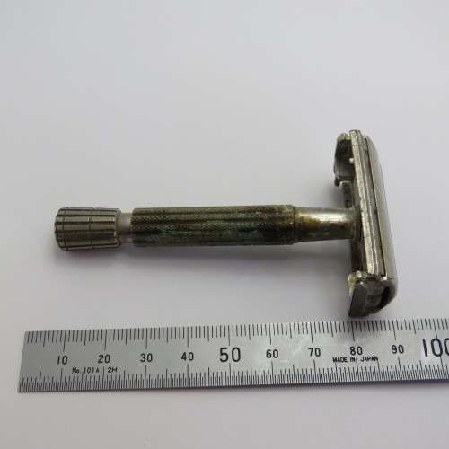 Vintage screw open safety razor