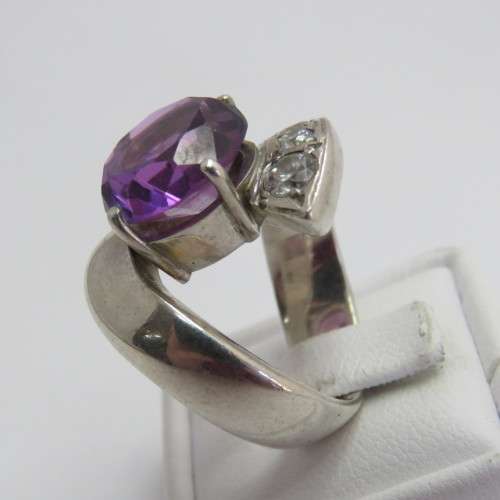 Beautiful sterling silver ring with Amethyst - Weighs 14,0 g - Size M