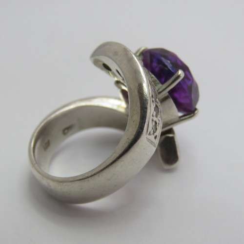 Beautiful sterling silver ring with Amethyst - Weighs 14,0 g - Size M