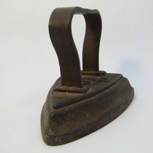 Antique RF4 cast iron sad iron