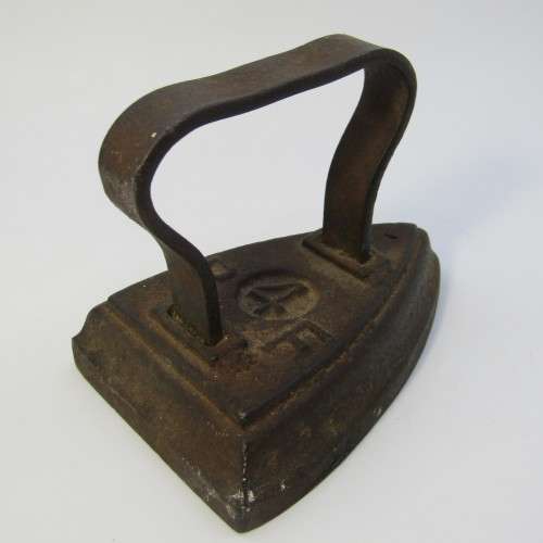 Antique RF4 cast iron sad iron
