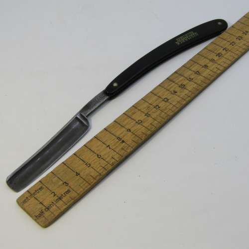 Bismarck vintage razor in well used box