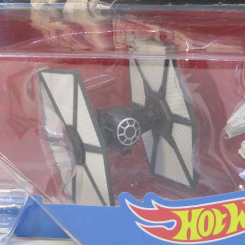 Hot Wheels Star Wars Tie Fighter vs Millennium Falcon set