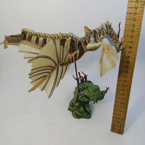 McFarlane Toys Winter Dragon Clan 3 figurine